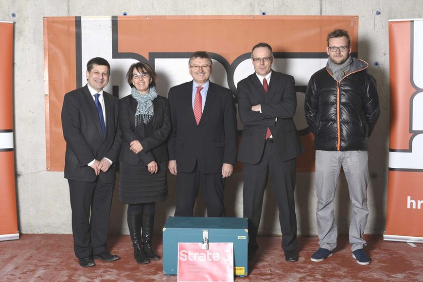 De G. à D; P. Kohler, Maire de Delémont, E. Baume-Schneider, Ministre DFCS, Ch. Juillard, Ministre DFJP, C. Vuadens, Membre direction HRS, M. Desaules, Architecte d'IPAS